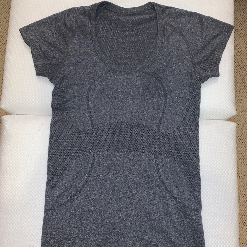 Lululemon short sleeve shirt